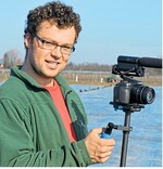 Unterwegs im Dienste der Verbraucheraufklärung: Obstbauer Dominic Ell.