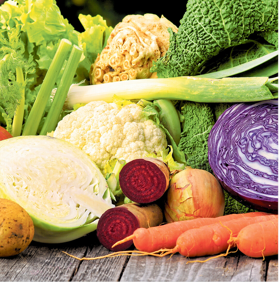 Im Herbst können wir heimische Wurzel- und Knollengemüse, wie Möhren, Rote Bete oder Sellerie, auf den Speisezettel nehmen. Auch die Kohlarten bringen Abwechslung und liefern wichtige Vitamine für die kalte Jahreszeit.