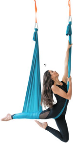 Yoga auf dem Boden war gestern. Der neueste Trend heißt Aerial Yoga. Entspannung und Akrobatik werden hier miteinander verbunden.