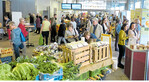 Beim Tag der Landwirtschaft verwandelt sich das Foyer des Landratsamtes Karlsruhe in einen großen Bauernmarkt.