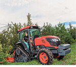 Das neue Kubota Modell M5001 Narrow Power Crawler eignet sich dank seiner Wendigkeit und Leistung insbesondere für den Einsatz im Wein- und Obstbau. Die Raupe hat eine Aufstandsfläche von 110 x 28 cm.