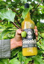 Minikiwi-Smoothie plus Likör ergibt Smookili  einen erfrischend fruchtigen und außergewöhnlich gelben Likör. Wie sich daraus ein leckerer Winterpunsch zaubern lässt, lesen Sie auf Seite 32.