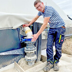 Simon Wackler hat gemeinsam mit seinem Onkel in eine Biogasanlage investiert, um das Betriebseinkommen auf mehrere Beine zu stellen.