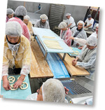 In der Backstube durften die Landfrauen Hand anlegen und ihre eigenen Brezeln herstellen.