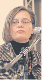 Monika Wohlfarth nennt die bisher hohen Preise und günstiges Wetter als Gründe für den unerwartet starken Anstieg der Milcherzeugung in Deutschland und weltweit. Noch vor dem Ende der Quotenregelung wurden alle Mengenschätzungen übertroffen.