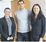 Projektmanagerinnen Irina Fomin und Veronika Pranko mit dem ehemaligen Praktikanten Khasanov Amir bei der Endauswahl der russischen Praktikanten in Marij El.