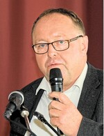 Marktkenner Michael Sailer vertraut auf die Marktfrucht Dinkel aus konventionellem und aus ökologischem Anbau.