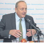 Treffpunkt EuroTier: Technik, Innovationen und neue Haltungsformen sind wichtige Punkte, um den Betrieb zukunftsfähig zu machen", betont Präsident Rukwied die Bedeutung der Messe.