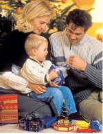 Wenn bisher die ganze Familie immer zusammen Weihnachten gefeiert hat, braucht es Geduld, diese Tradition zu ändern, und sei es nur, dass man sich als junge Familie mal zeitweilig ausklinken möchte.