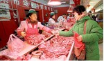 Die Erzeugung von Schweinefleisch in China wächst und der Verbrauch ist stabil. Damit schrumpft der Marktanteil für ausländische Anbieter. Das trifft besonders deutsche Schweinemäster.