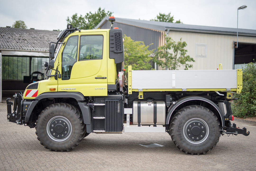 MB Unimog U427: Strken: Dieselverbrauch Solo- und Transportfahrt, Khlerreinigung, Nutzlast, lwechselinterwalle, Vorbauma. Schwchen: Dieselverbrauch Zapfwelle, Hubkraft Heck, Wendekreis, Kabeldurchfhrung, Sicht auf Heck- und Frontfangkupplungen.