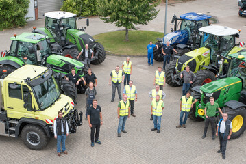 Beim aktuellen Schleppervergleich mussten fnf Standardtraktoren und ein Unimog zeigen, was in ihnen steckt. 