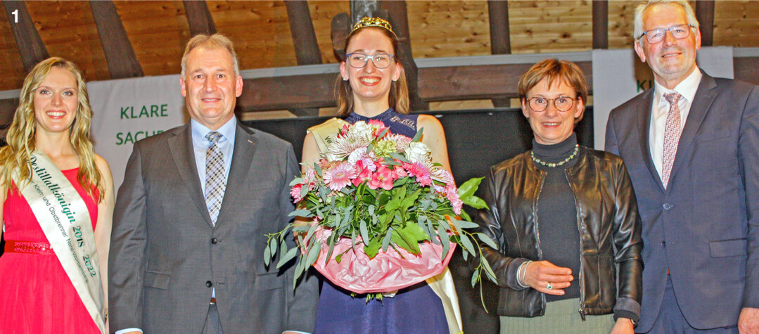 Die neue Destillatknigin Lea Klatt, umrahmt von ihrer Vorgngerin Vera Bullinger, dem Verbandsvorsitzenden Karl Mller, Staatssekretrin Sabine Kurtz und dem Bundesvorsitzenden Alois Gerig.