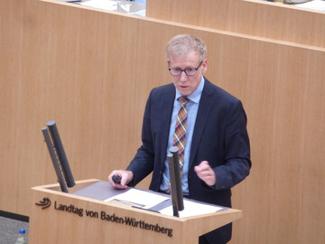 Marco Eberle, Hauptgeschftsfhrer des Landesbauernverbandes, stellt im Landtag bei einer Anhrung die Anliegen der Landwirtschaft vor. 