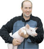 Jürgen Stöckle verspricht sich von der Online-Datenbank weniger Arbeitsstunden vor dem PC und einen schnelleren Datenfluss zum Bestandstierarzt und Berater.