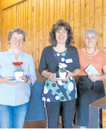 Bei der Tafel am Mittag unterhielten (v. l.) Pfarrerin Gudrun Ehmann, Christiane Straßer und Rose Schenk.