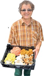 Jetzt wirds bunt: Arno Kubach aus Rosenberg mit einer Auswahl von ihm kultivierter Edelpilze.