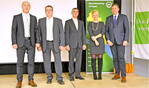 (V.l.) Geschäftsführer Alfred Krug mit dem Vorsitzenden Karl-Heinz Mayer, sein Stellvertreter Roland Lohr sowie die neu gewählte stellvertretende Vorsitzende Katja Schäfer mit Christian Wittlinger, Vorsitzender im Landesverband der Maschinenringe.