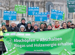 Betreiber von Biogas- und Holzenergieanlagen protestierten diese Woche vor dem Bundestag.
