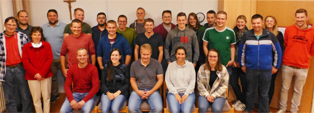 Die Schülerinnen und Schüler des neuen Kurses Landwirtschaft im Nebenerwerb.