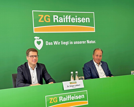 Die Vorstandsvorsitzenden der ZG Raiffeisen-Gruppe Dr. Holger Lbbert (l.) und Lukas Rohart (r.) bei der Bilanzpressekonferenz. 