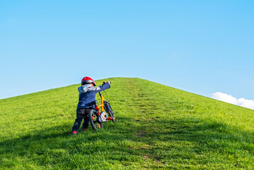 Kinder frh selbstndig etwas machen lassen, strkt und motiviert sie, an sich zu glauben.