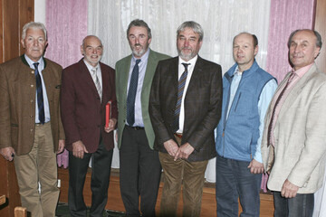 Vorstandswahlen beim VJE-BW. Ihre mter zur Verfgung stellten (v. l.) Prsident Gerd Hockenberger und Josef Anwander als Beisitzer. Vizeprsident bleibt Erbgraf Waldburg-Zeil. Neuer Prsident ist Thomas Hagmann. Als Beisitzer gewhlt wurden Bernd Schmid und Franz Mayer. 