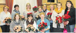 Blumen zum Dank für die geleistete Arbeit gab es für den Kreisvorstand bei der Tuttlinger Mitgliederversammlung, bei der Landfrauenpräsidentin Juliane Vees (r.) zu Gast war.