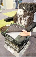 Individualität beim Sitzen: Grammer stellte ein Konzept für austauschbare Sitzbezüge vor, die mittels eines Reißverschlusses am Sitz befestigt werden.