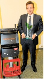 Preisträger Daniel Griener mit dem Softstep.