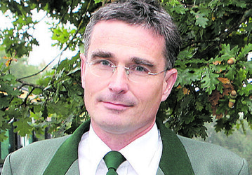  Marijan Gogic leitet das Forstamt Ravensburg. Dabei ist er fr insgesamt rund 48.000 Hektar Wald verantwortlich. Auerdem bert er den Landesbauernverband in Baden-Wrttemberg (LBV) in forstlichen Fragen.