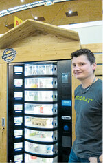 Regionale Produkte täglich rund um die Uhr einkaufen. Diese Möglichkeit bieten Verkaufsautomaten wie der Regiomat. Zum Service gehört eine Internetseite mit regionalen Anbietern.