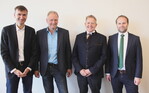 v.l. Professor Dr. Enno Bahrs, Universität Hohenheim, Bezirksvereinsvorsitzender Hegau, Klaus Grieshaber; Bezirksdirektor Hans-Ulrich Eppler und Vorstand Dr. Jan Keller.