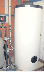 Wärmerückgewinnungsanlagen nutzen die bei der Milchkühlung freiwerdende Abwärme der Kältemaschine und werden auf vielen Betrieben sinnvoll eingesetzt.