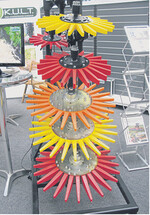 Verschiedene Varianten einer Fingerhacke. Damit lässt sich Unkraut bodenschonend entfernen. Gesehen auf dem Winzer-Infotag in Heilbronn