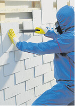 Arbeiten an asbesthaltigen Bauteilen dürfen nur von sachkundigen Personen ausgeführt werden.