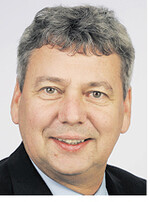 ist Professor an der Hochschule Furtwangen für Digitale Infrastrukturen im ländlichen Raum. Neben der Lehre berät er auch bei technischen Fragen des Breitbandausbaus.