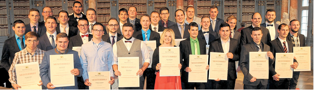 Gruppenbild mit Dame: Bei der Meisterfeier des Regierungsbezirks Tübingen wurden einer Landwirtin und 30 Landwirten die Meisterurkunde überreicht.