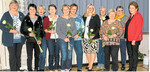 Für die zehnjährige Tätigkeit als Ortsvorsitzende wurden elf Landfrauen mit der Silbernen Biene ausgezeichnet: (v. l.) Gabi Prestel, Monika Rieger, Anita Eyrich, Angela Steinhauser, Anja Rapp, Monika Schwarz, Kreisvorsitzende Gisela Eisele, Johanna Sigg, Waltraud Bühler und Gisela Schuster. Landfrauen-Vizepräsidentin Doris Härle (r.) gratulierte den engagierten Frauen. Auf dem Bild fehlt Gabi Oberhofer.