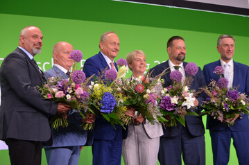Das neugewhlte Prsidium des Deutschen Bauernverbandes: (v.l.) Torsten Krawczyk, Karsten Schmal, Prsident Joachim Rukwied, Susanne Schulze Bockeloh (wird 2026 gewhlt), Dr. Holger Hennies und Gnther Felner.