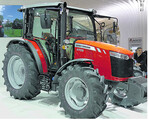 Die neue MF 4700 mit 75 bis 95 PS besitzen einen 3,3 l AGCO Power-Dreizylinder-Motor. Das mechanische Getriebe bietet 12+12 Gänge mit mechanischer oder elektro-hy-draulischer Wendeschaltung. Das Hubwerk hebt 3,0 t.