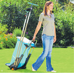 Der Geräte-Trolley von Gardena dient auch als Sackkarre.