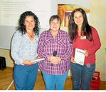 Ortsvorsitzende Brigitte Steger (Mitte) bedankte sich bei den beiden Ernährungsberaterinnen für ihren unterhaltsamen Vortrag.