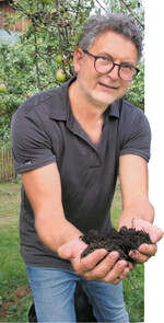 Wolfgang Abler möchte mit seiner Geschäftsidee einen Anreiz schaffen, mehr für den Humusaufbau zu tun und so COim Boden zu speichern.