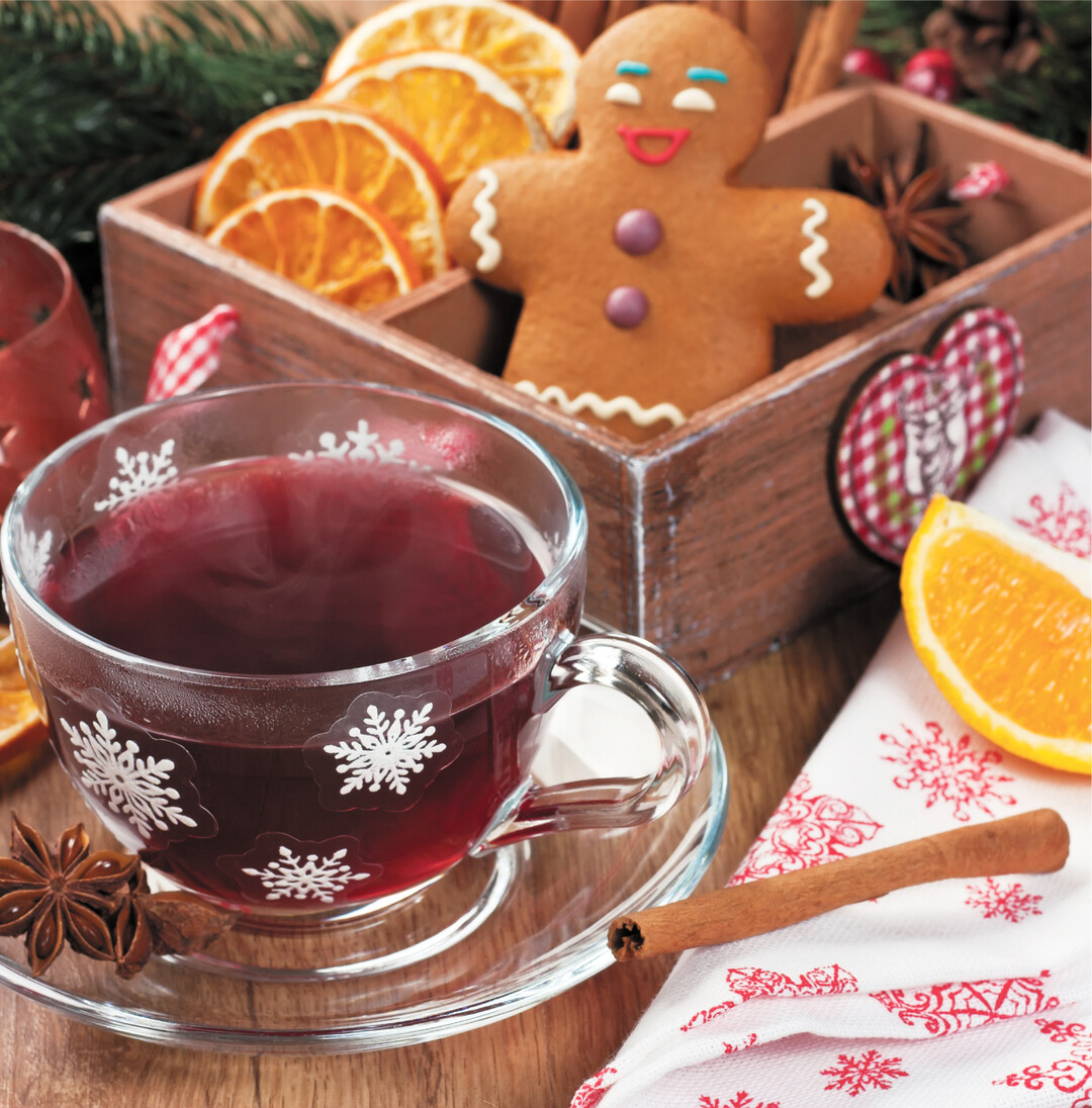 Ein heißer Früchtetee, Gewürztee oder Punsch, dazu ein paar Leckereien aus der Adventsbäckerei für eine besinnliche Stunde in der Vorweihnachtszeit.