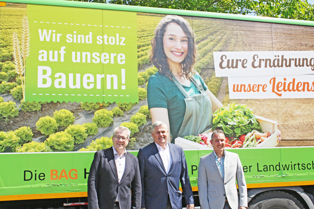 Die BAG investiert in ihren Fuhrpark und Raiffeisenmarkt (v. l.): Sven Schneider, Ulrich Kühnle und Hannes Zipfel.