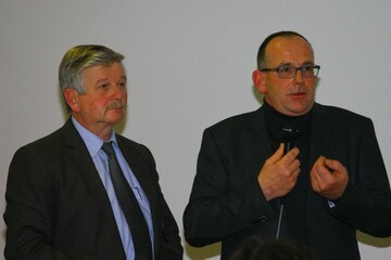Pferdehalter Heiner Eppinger (r.) und Karl-Heinz Vollmer vom Kompetenzzentrum Pferd