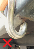 So nicht – der Hakengrund muss die Last aufnehmen.