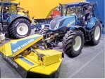 In Europa vertreibt New Holland künftig auch Anbaugeräte fürs Grünland und für den Ackerbau in den Hausfarben.
