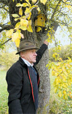 Anton Herz hat auf seinen Baumwiesen zahlreiche Nistkästen aufgehängt.